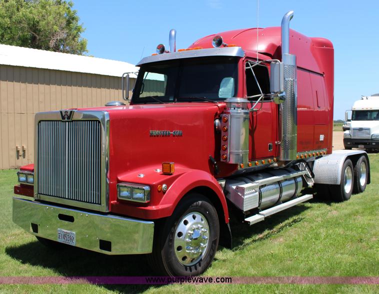 image for item F7998 2001 Western Star 4900E semi truck