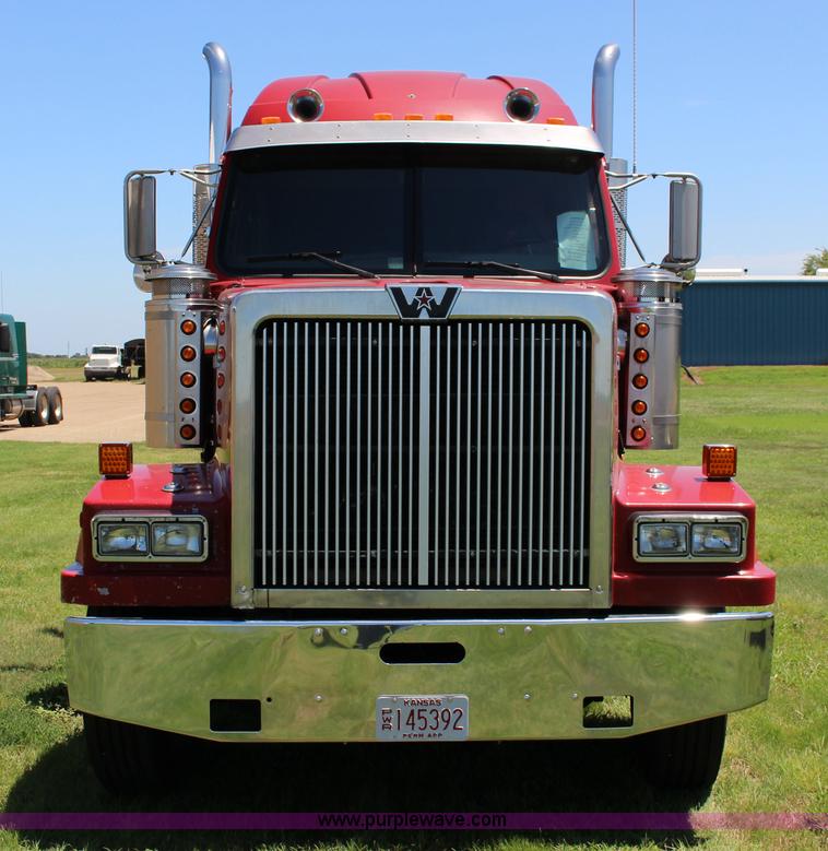 image for item F7998 2001 Western Star 4900E semi truck