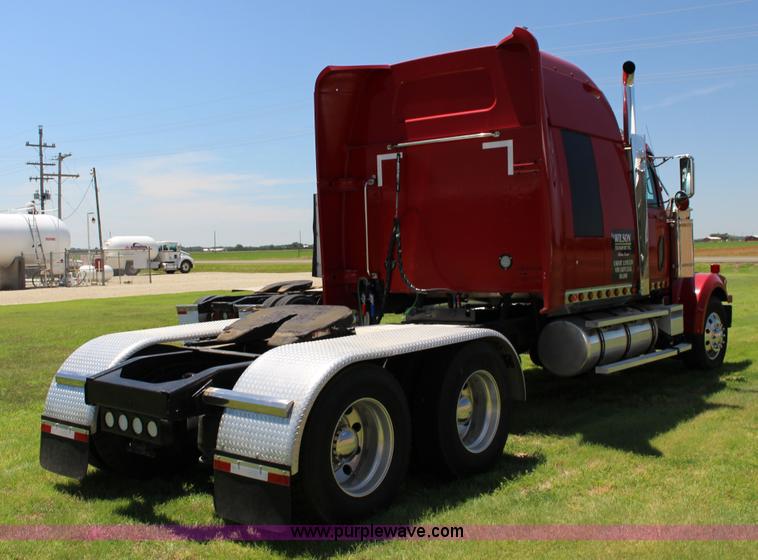 image for item F7998 2001 Western Star 4900E semi truck