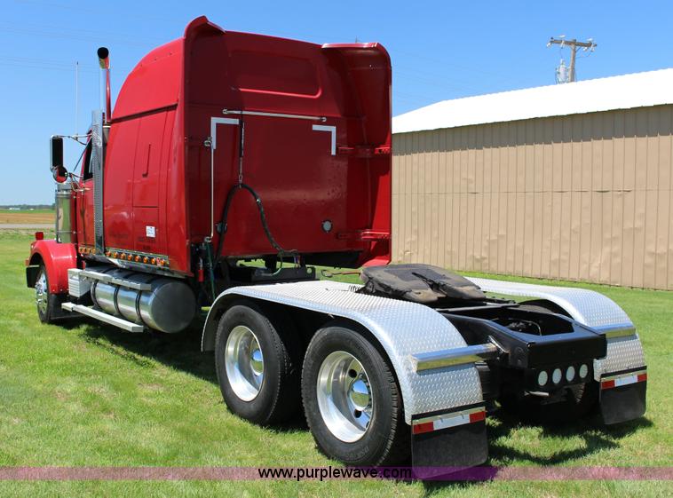 image for item F7998 2001 Western Star 4900E semi truck