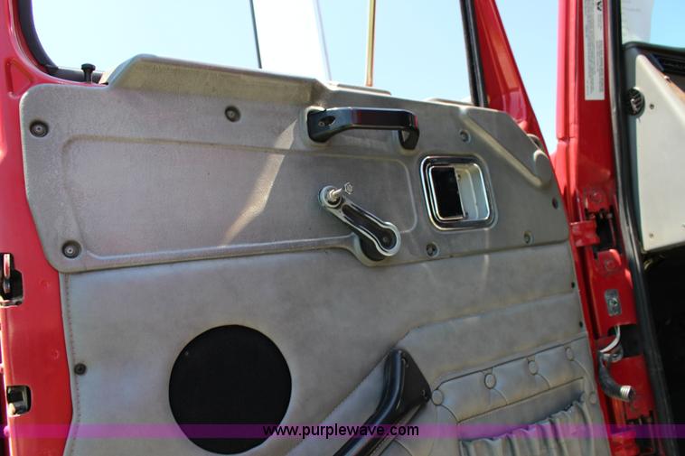 image for item F7998 2001 Western Star 4900E semi truck