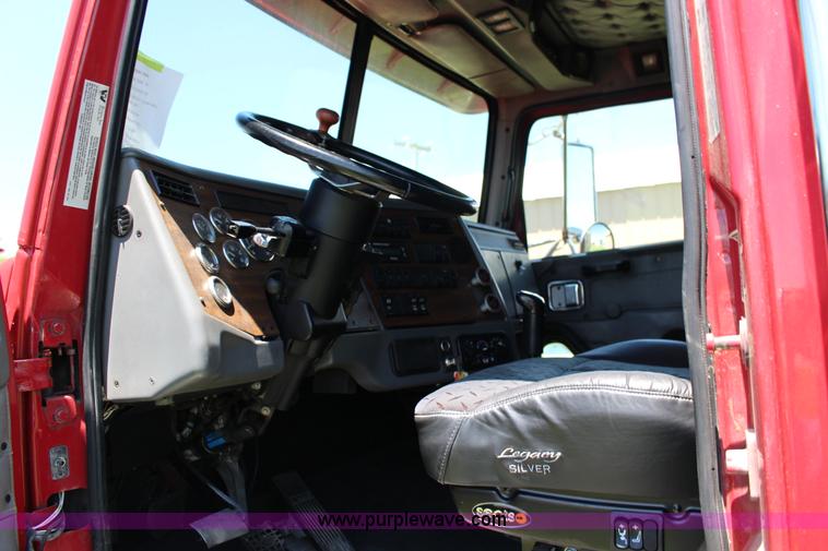 image for item F7998 2001 Western Star 4900E semi truck