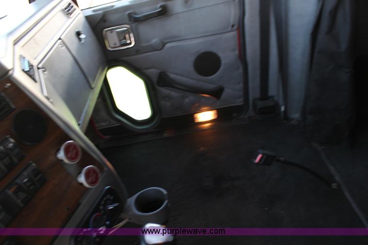 image for item F7998 2001 Western Star 4900E semi truck