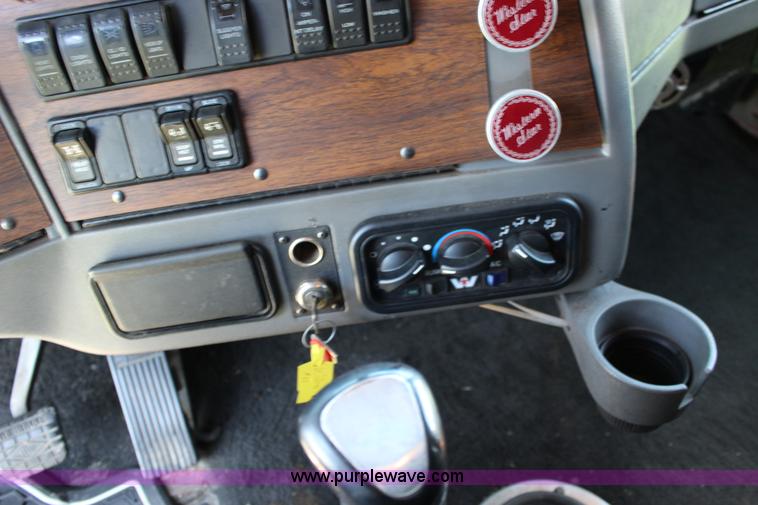 image for item F7998 2001 Western Star 4900E semi truck