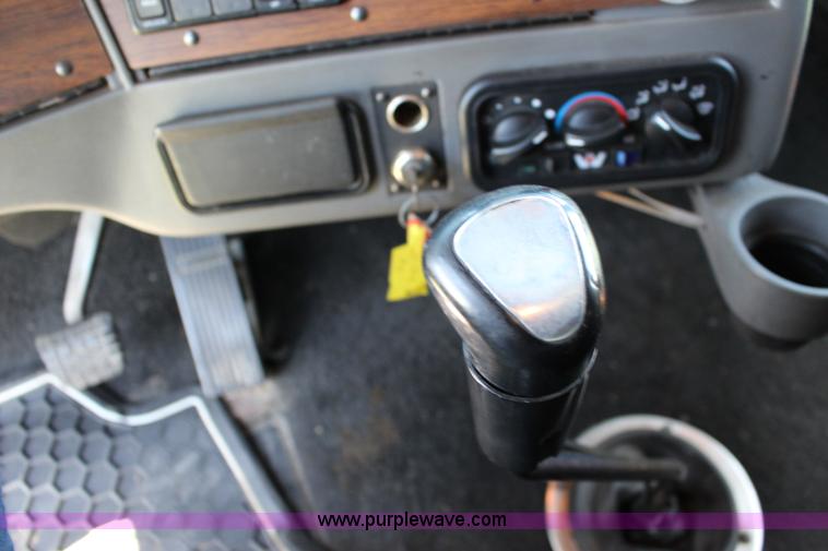 image for item F7998 2001 Western Star 4900E semi truck