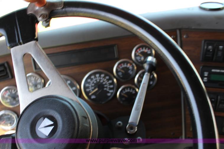 image for item F7998 2001 Western Star 4900E semi truck