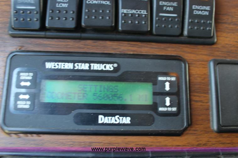 image for item F7998 2001 Western Star 4900E semi truck