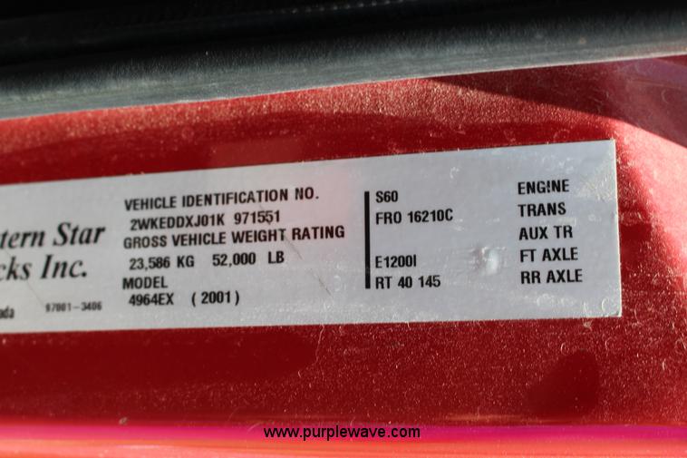 image for item F7998 2001 Western Star 4900E semi truck