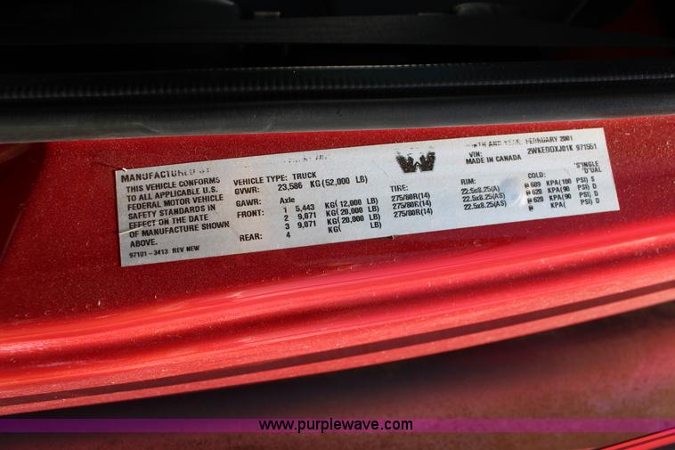 image for item F7998 2001 Western Star 4900E semi truck