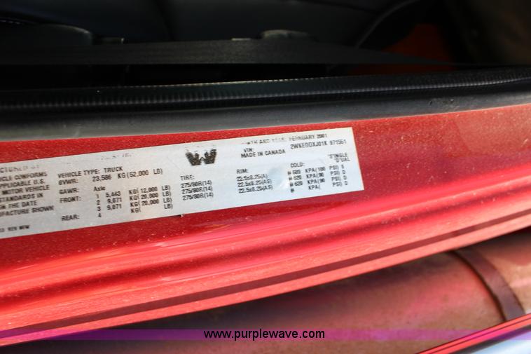 image for item F7998 2001 Western Star 4900E semi truck