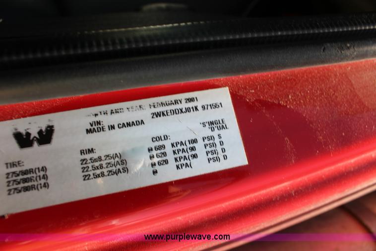 image for item F7998 2001 Western Star 4900E semi truck