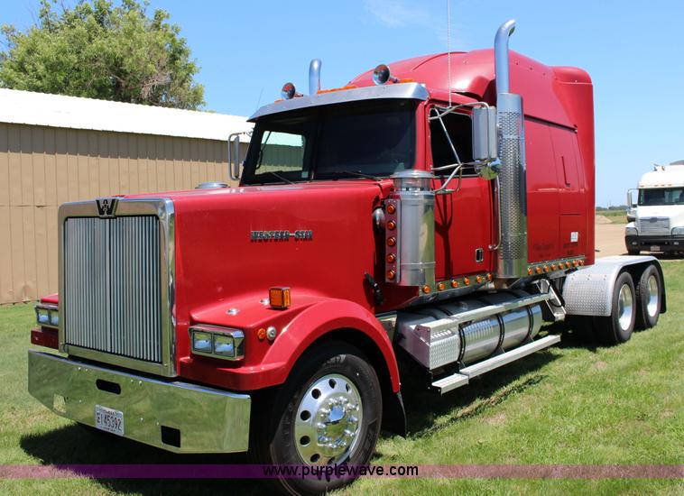 image for item F7998 2001 Western Star 4900E semi truck