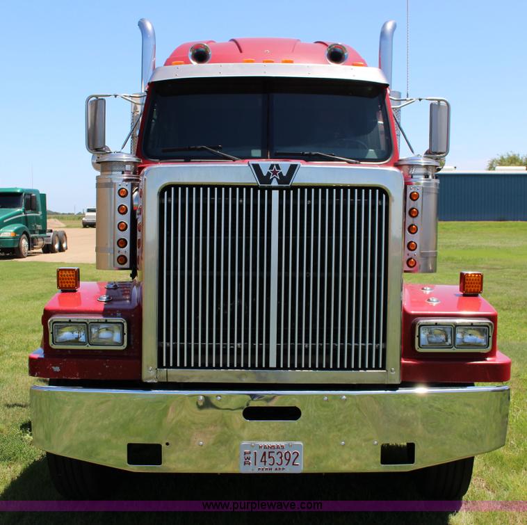 image for item F7998 2001 Western Star 4900E semi truck