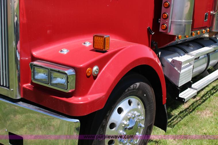 image for item F7998 2001 Western Star 4900E semi truck