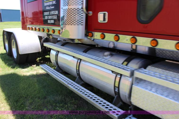 image for item F7998 2001 Western Star 4900E semi truck