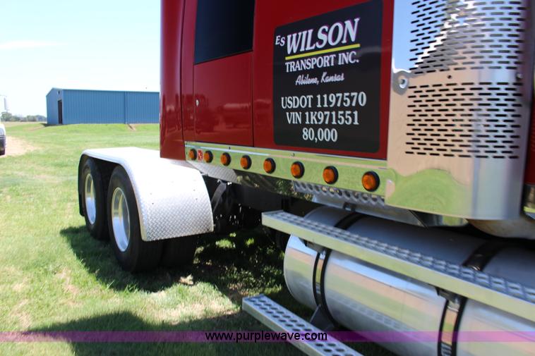 image for item F7998 2001 Western Star 4900E semi truck