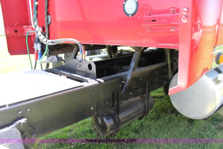 image for item F7998 2001 Western Star 4900E semi truck