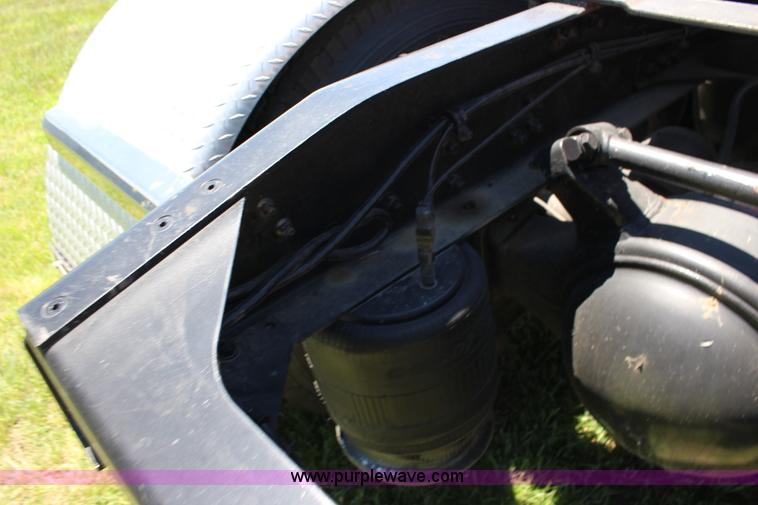 image for item F7998 2001 Western Star 4900E semi truck