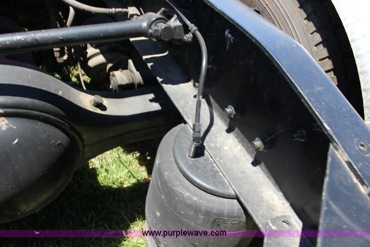 image for item F7998 2001 Western Star 4900E semi truck