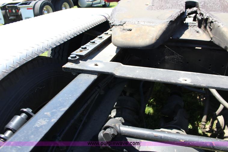 image for item F7998 2001 Western Star 4900E semi truck