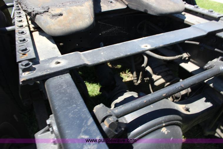 image for item F7998 2001 Western Star 4900E semi truck