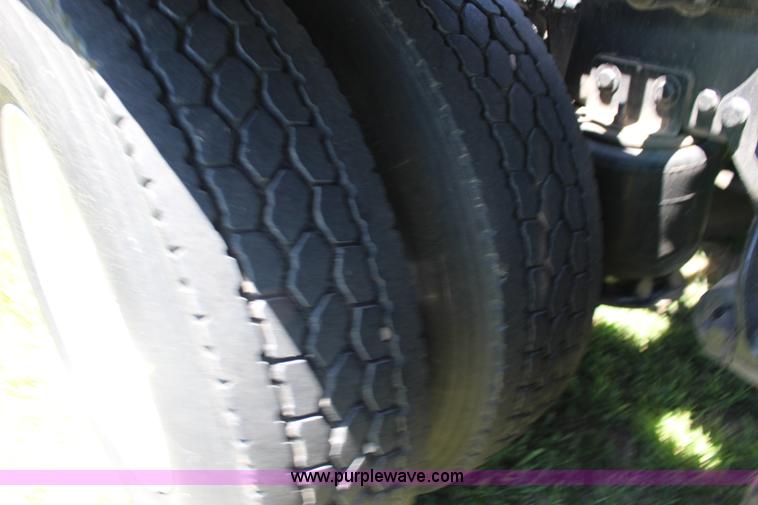 image for item F7998 2001 Western Star 4900E semi truck