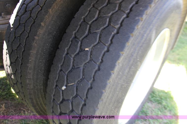 image for item F7998 2001 Western Star 4900E semi truck