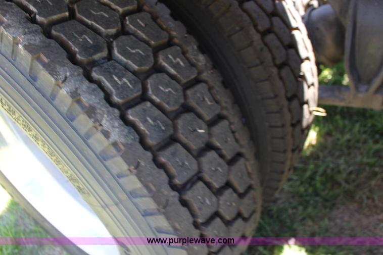 image for item F7998 2001 Western Star 4900E semi truck