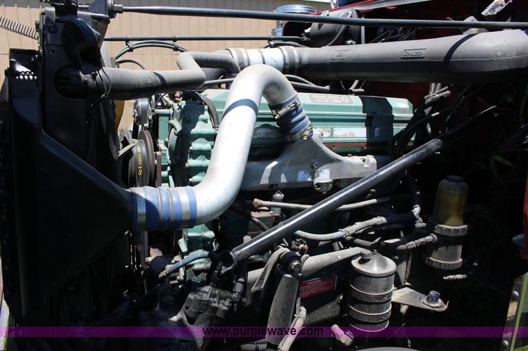 image for item F7998 2001 Western Star 4900E semi truck