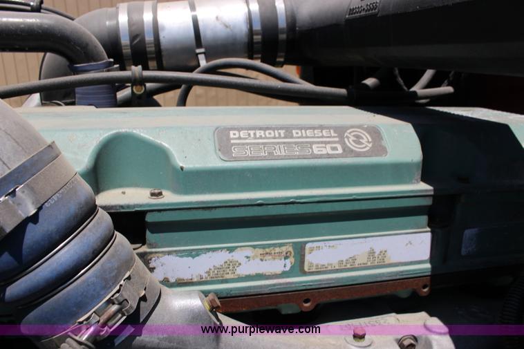 image for item F7998 2001 Western Star 4900E semi truck