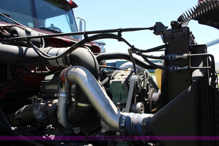 image for item F7998 2001 Western Star 4900E semi truck