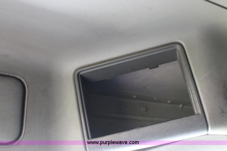 image for item F7999 2001 Freightliner Columbia 120 semi truck