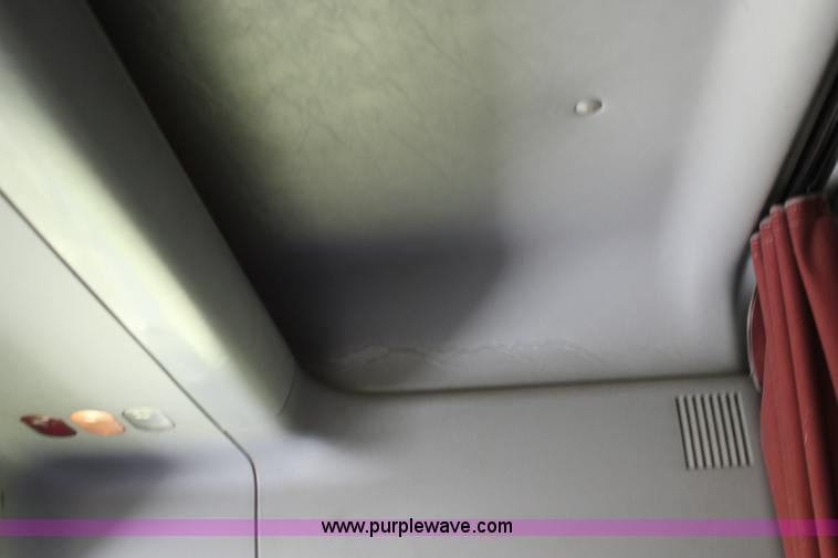 image for item F7999 2001 Freightliner Columbia 120 semi truck