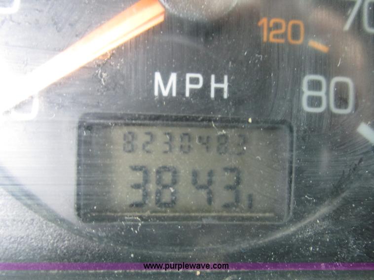 image for item H4558 1995 Volvo WIA semi truck