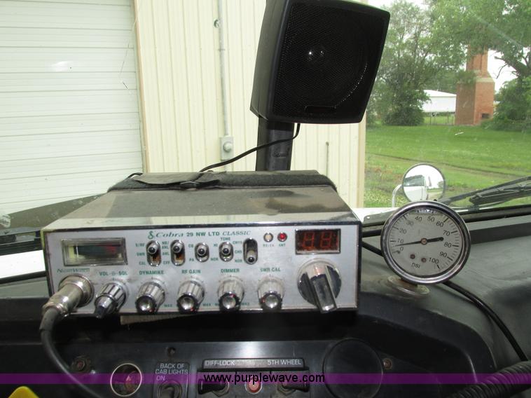 image for item H4558 1995 Volvo WIA semi truck