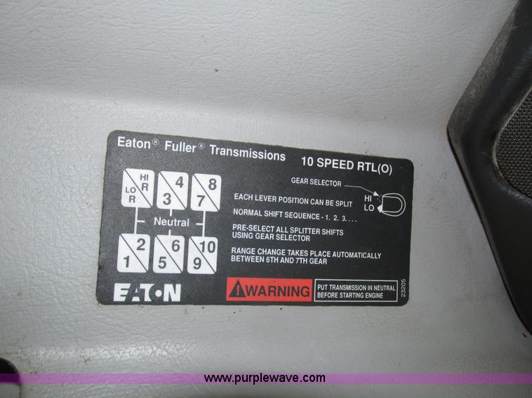 image for item H4558 1995 Volvo WIA semi truck