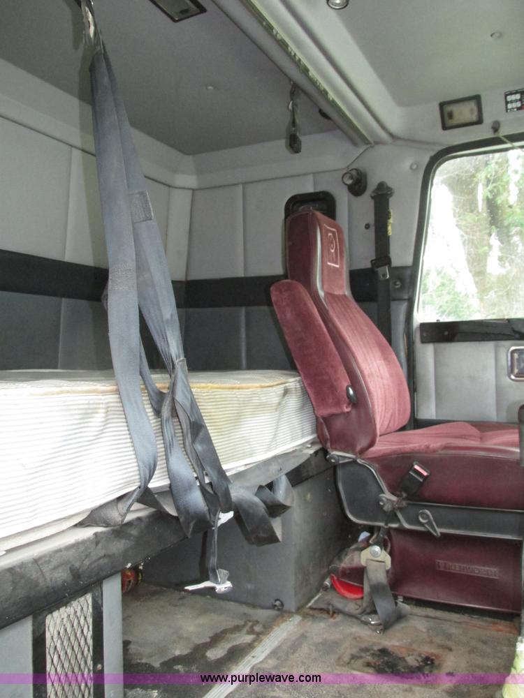 image for item H4558 1995 Volvo WIA semi truck