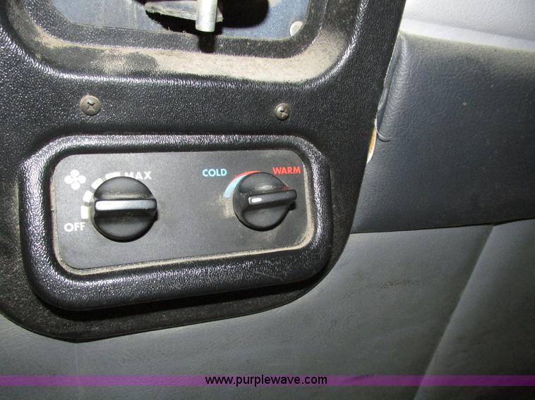 image for item H4558 1995 Volvo WIA semi truck