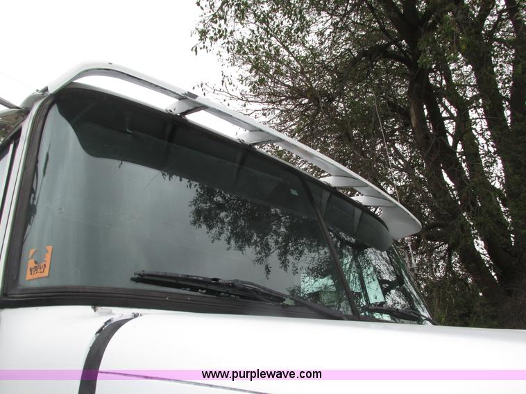 image for item H4558 1995 Volvo WIA semi truck