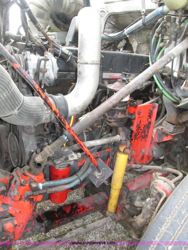 image for item H4558 1995 Volvo WIA semi truck