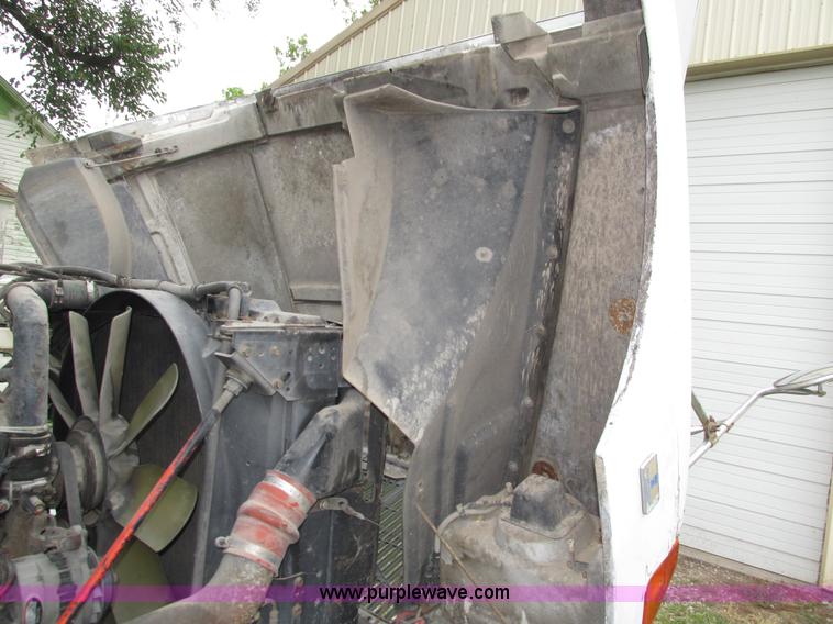 image for item H4558 1995 Volvo WIA semi truck