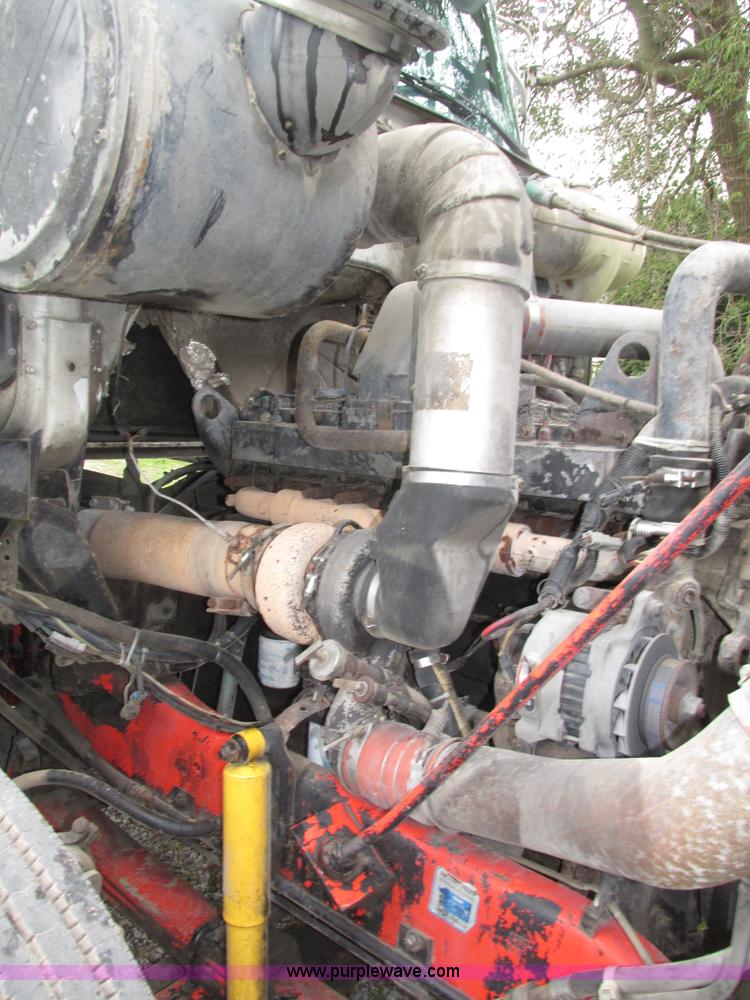 image for item H4558 1995 Volvo WIA semi truck