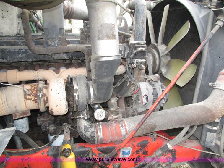 image for item H4558 1995 Volvo WIA semi truck