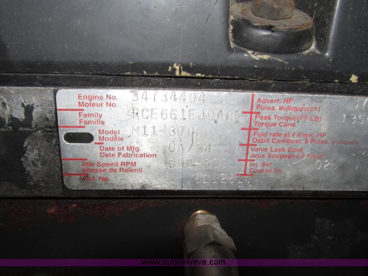 image for item H4558 1995 Volvo WIA semi truck