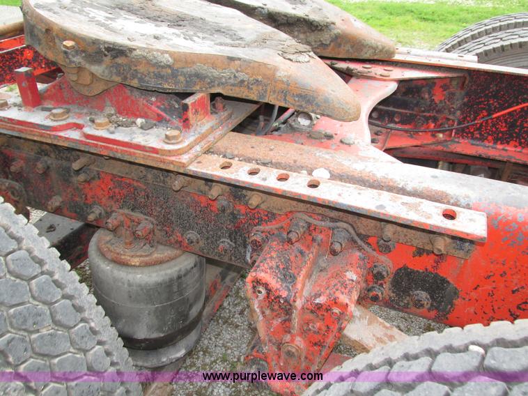 image for item H4558 1995 Volvo WIA semi truck