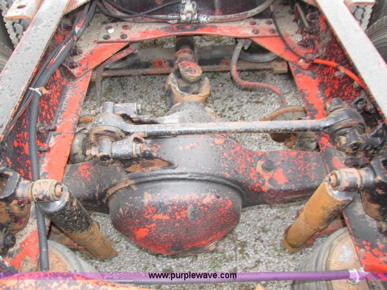 image for item H4558 1995 Volvo WIA semi truck