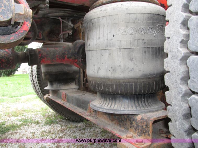 image for item H4558 1995 Volvo WIA semi truck