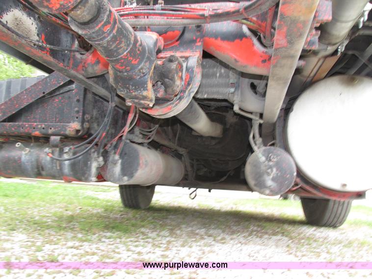 image for item H4558 1995 Volvo WIA semi truck