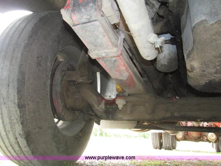 image for item H4558 1995 Volvo WIA semi truck