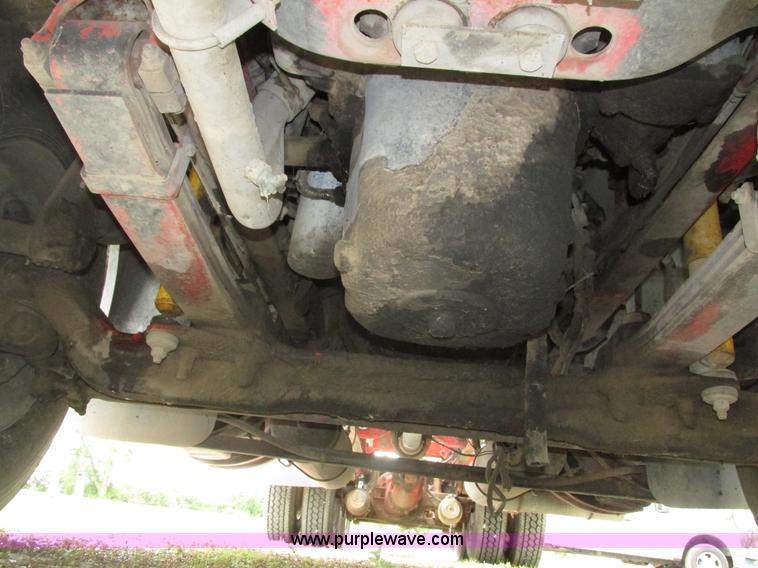 image for item H4558 1995 Volvo WIA semi truck